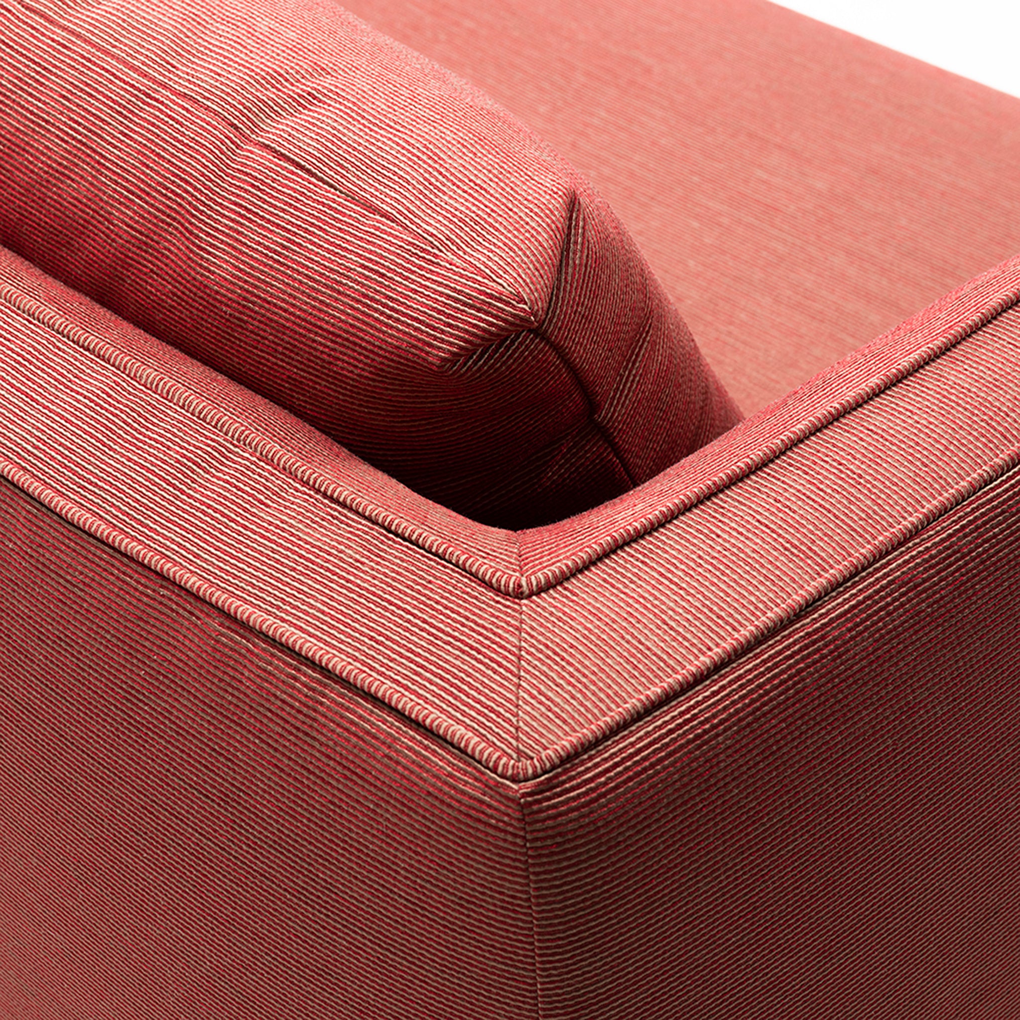 Siena sofa in rosso burgundy colour. Close up view.